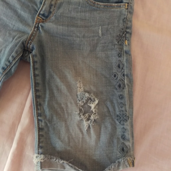 Abercrombie distressed denim cut off shorts - Picture 4 of 7